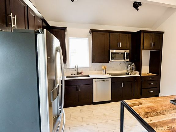 4th image of 322 S 11th St