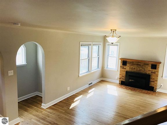 3rd image of 116 S Elmwood Ave