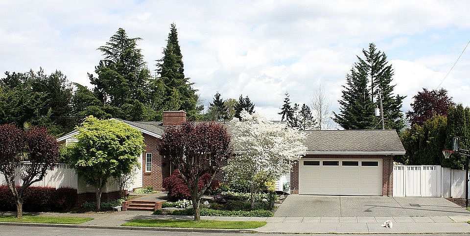 2nd image of 2214 39th Ave E