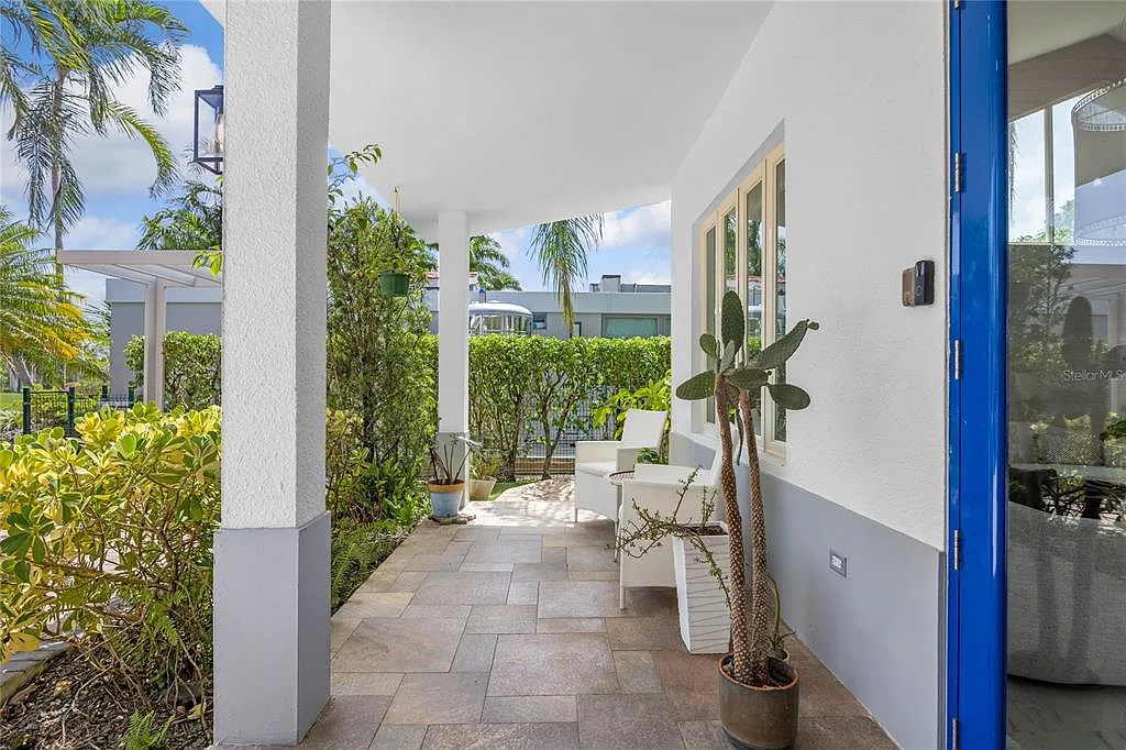 3 bed, 3.5 bath, 2500 sqft, $10,000 — Photo 2