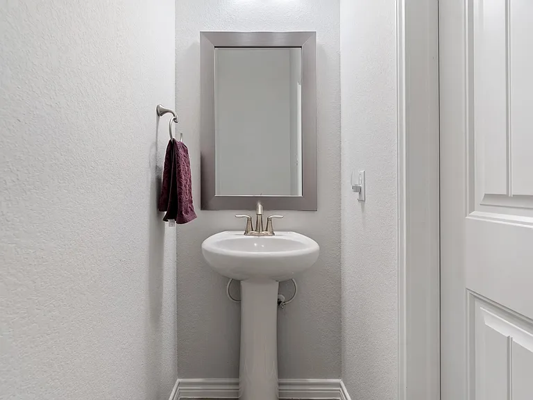 608 Lister Dr — Photo 16