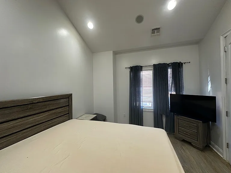 9033 Wall St #5 — Photo 18