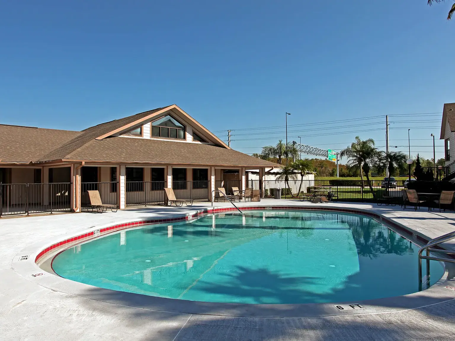 Ravenwood Apartments — Photo 4