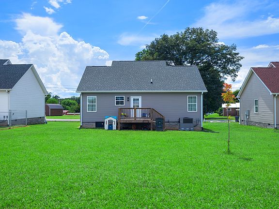 4th image of 470 Meadowbrook Dr