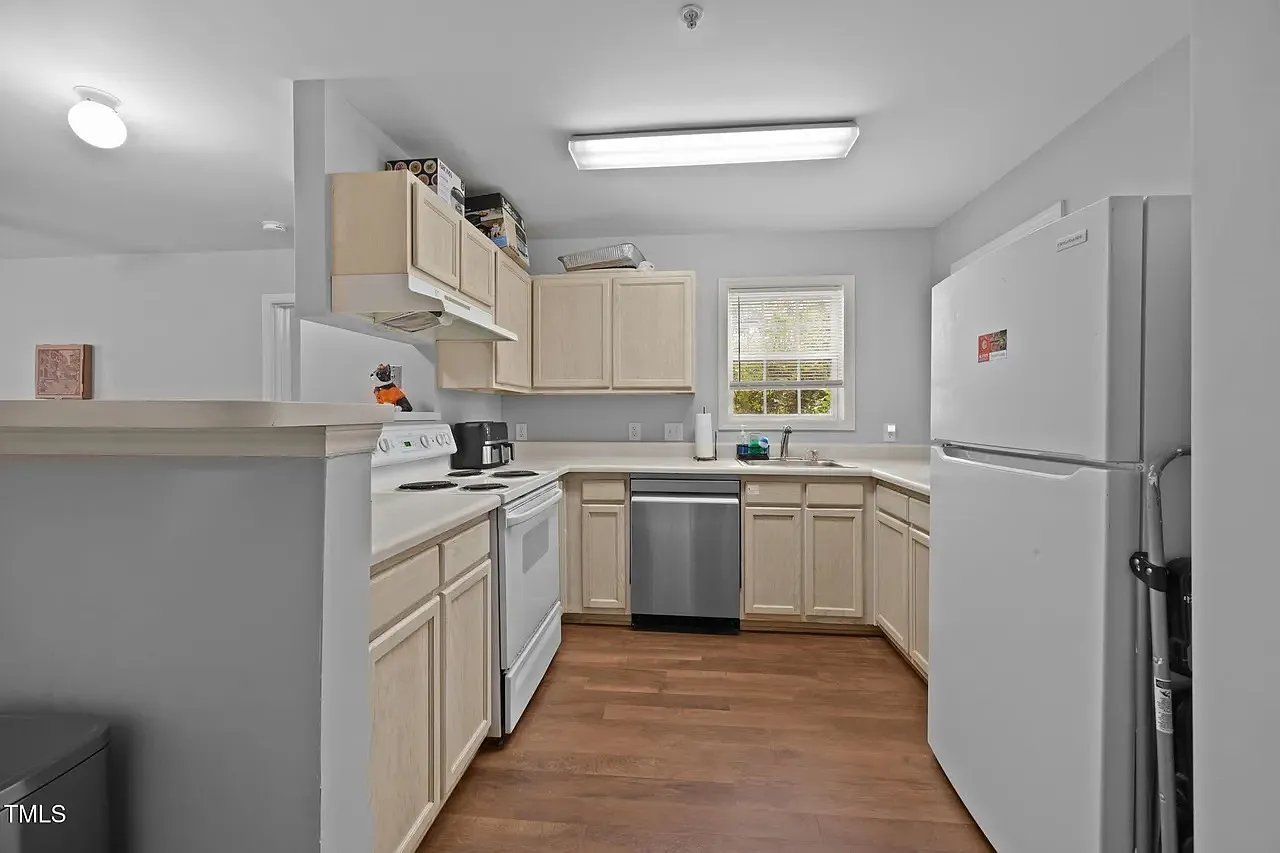 4 bed, 1330 sqft, $645 — Photo 2