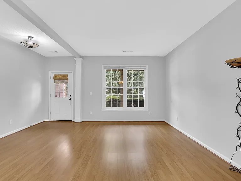 440 Chippenham Ct — Photo 5