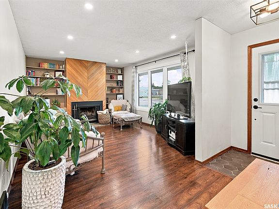 4th image of 195 Wells Street