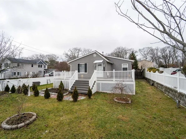 1272 Connetquot Avenue, Central Islip, NY 11722