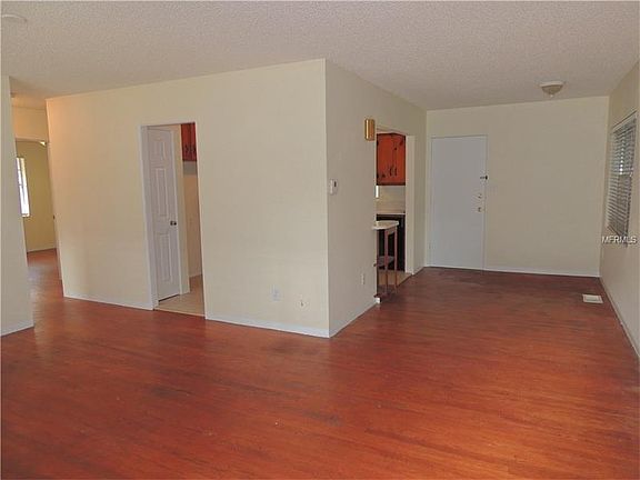 2nd image of 400 E Bennett Ave