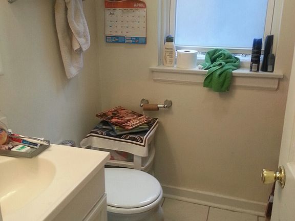 5th image of 3727 N Pine Grove Ave APT 303