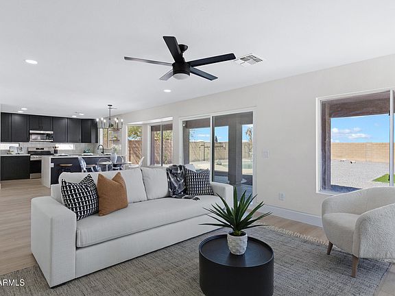3rd image of 1012 E ROSEBUD Drive