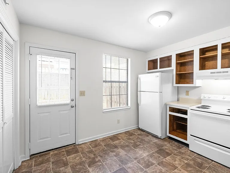 W Knollwood Cir - 1500 — Photo 11