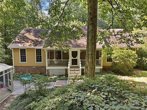 2nd image of 724 Clarke Trl