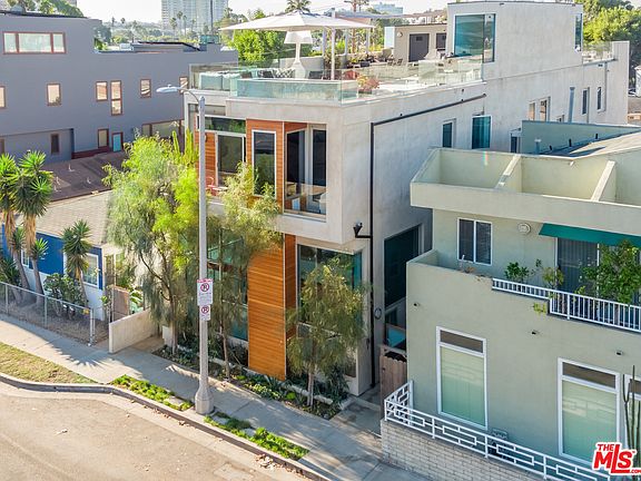 2nd image of 1712 Abbot Kinney Blvd #1/2