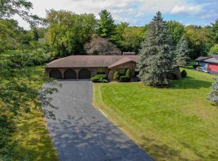 3801 N Tamarack Trl, Crystal Lake, IL 60012