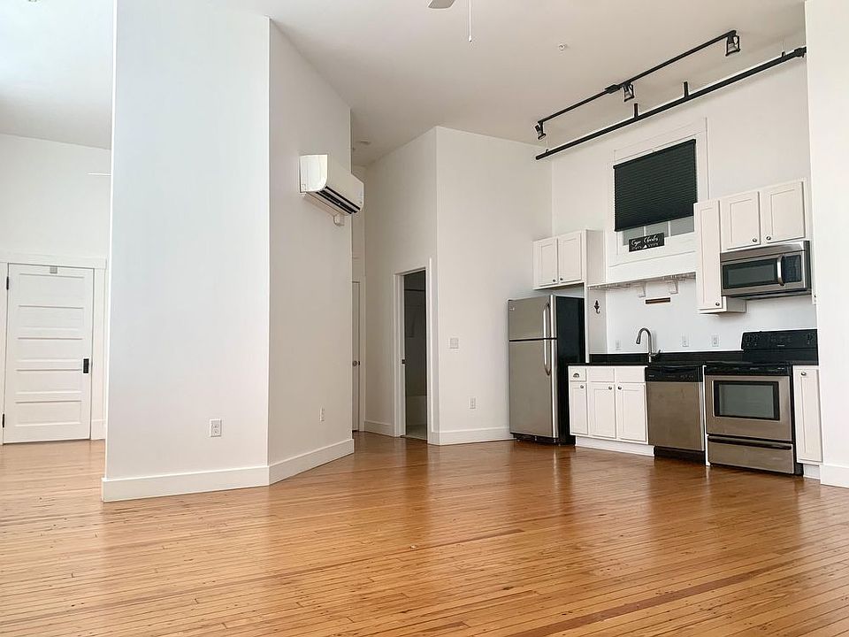 1st image of 423 Plum St APT 104