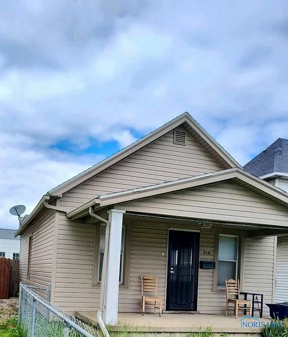 1st image of 216 W Sylvania Ave