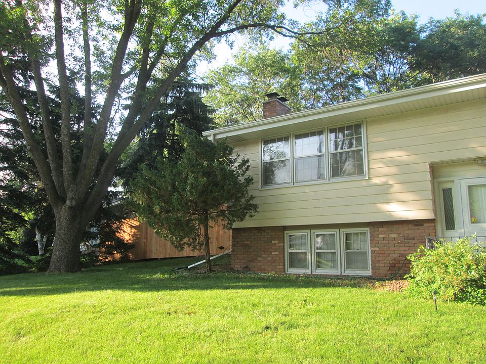 1st image of 9220 45th Ave N