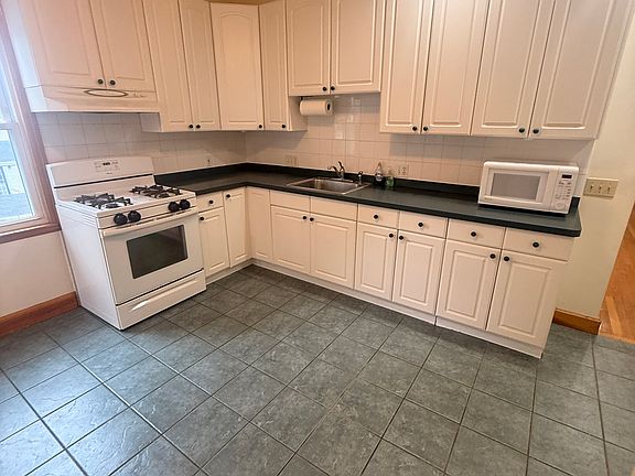 3rd image of 10 Cliff St APT 3