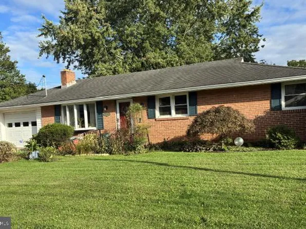 2018 Pineview Dr, York, PA 17408