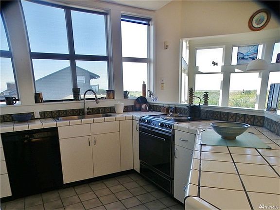 5th image of 479 Sand Dune Ave SW