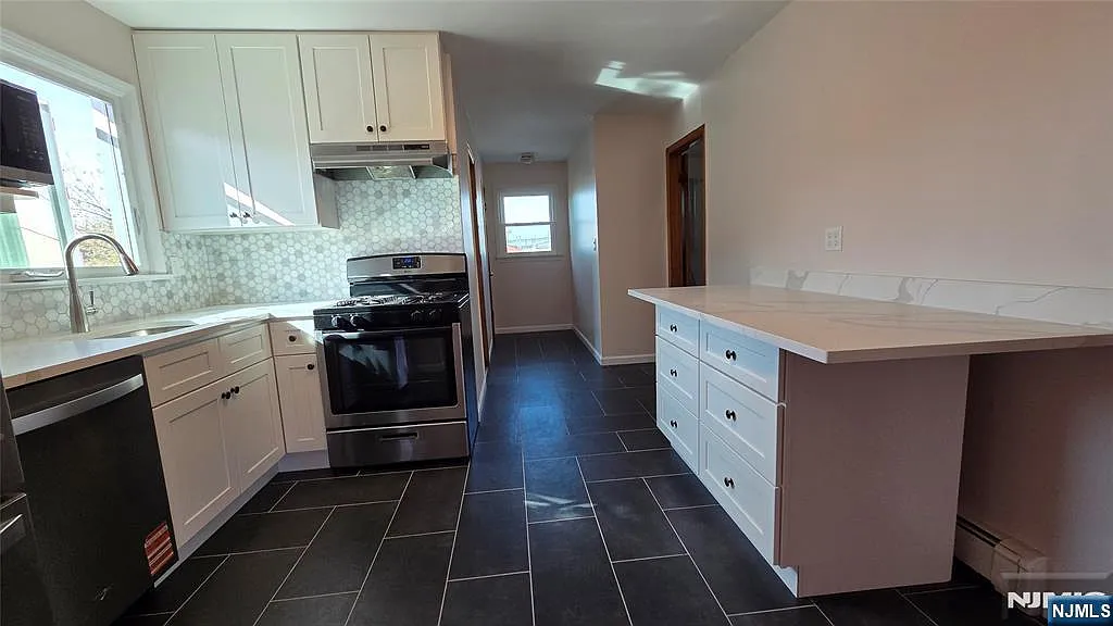 2 bed, 1.0 bath, $2,350 — Photo 3