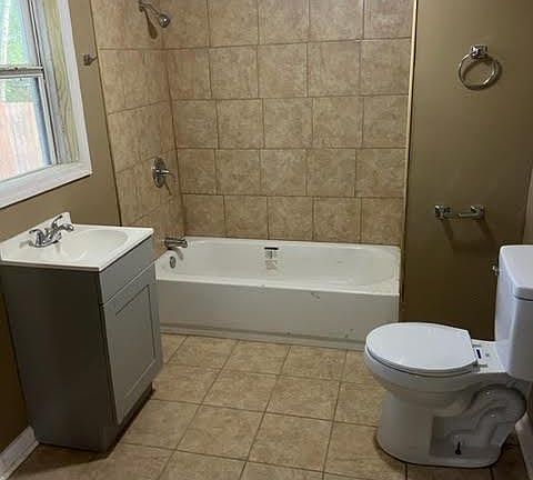 3rd image of 436 W 24th St
