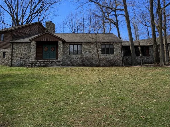 131 Bona Terra Dr, Mount Carmel, IL 62863