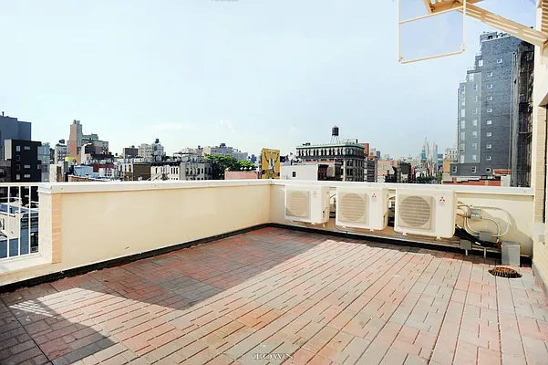 Rented by Town Residential | media 5