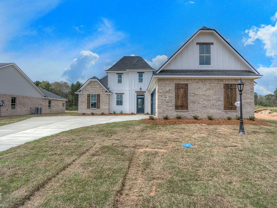 1st image of 240 Woodcrest Dr