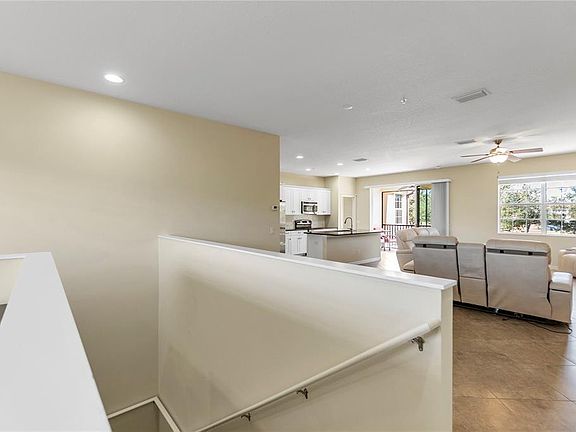 5th image of 8141 MIRAMAR WAY #8141