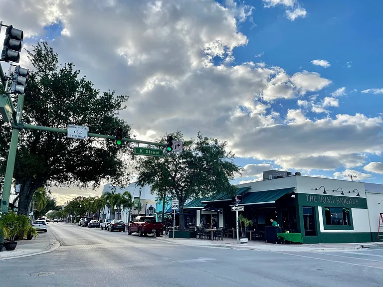 921 S M St — Photo 42