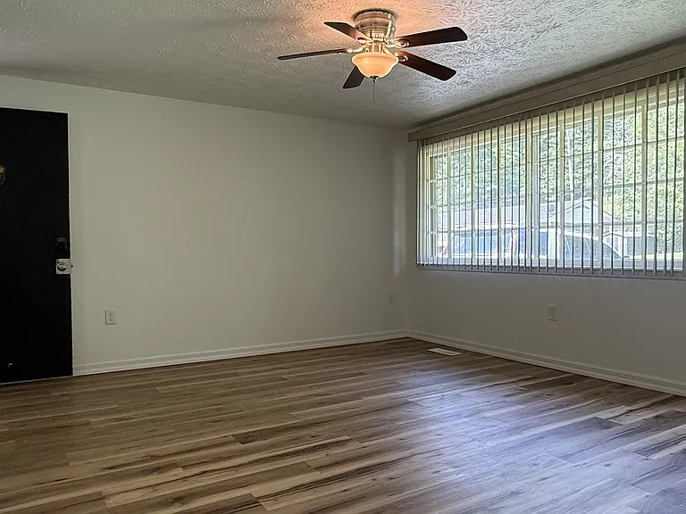 500 Pleasant Valley — Photo 11