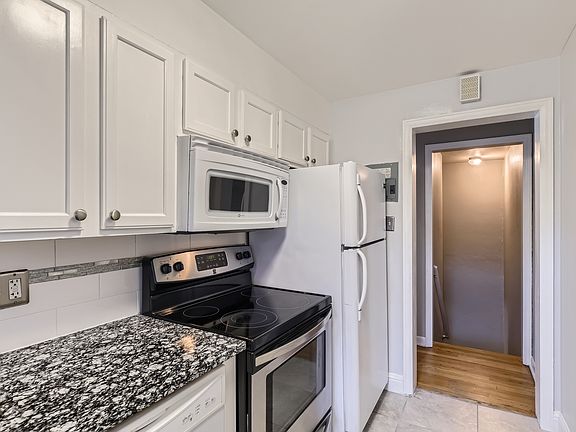 4th image of 2047 S Milwaukee St APT 16