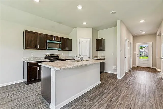 3 bed, 2.0 bath, 1496 sqft, $1,750 — Photo 3