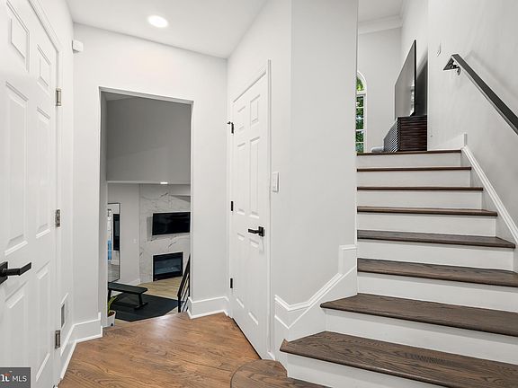 5th image of 3162 Grovehurst Pl