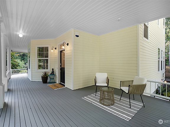 3rd image of 10245 NE Sunrise Place