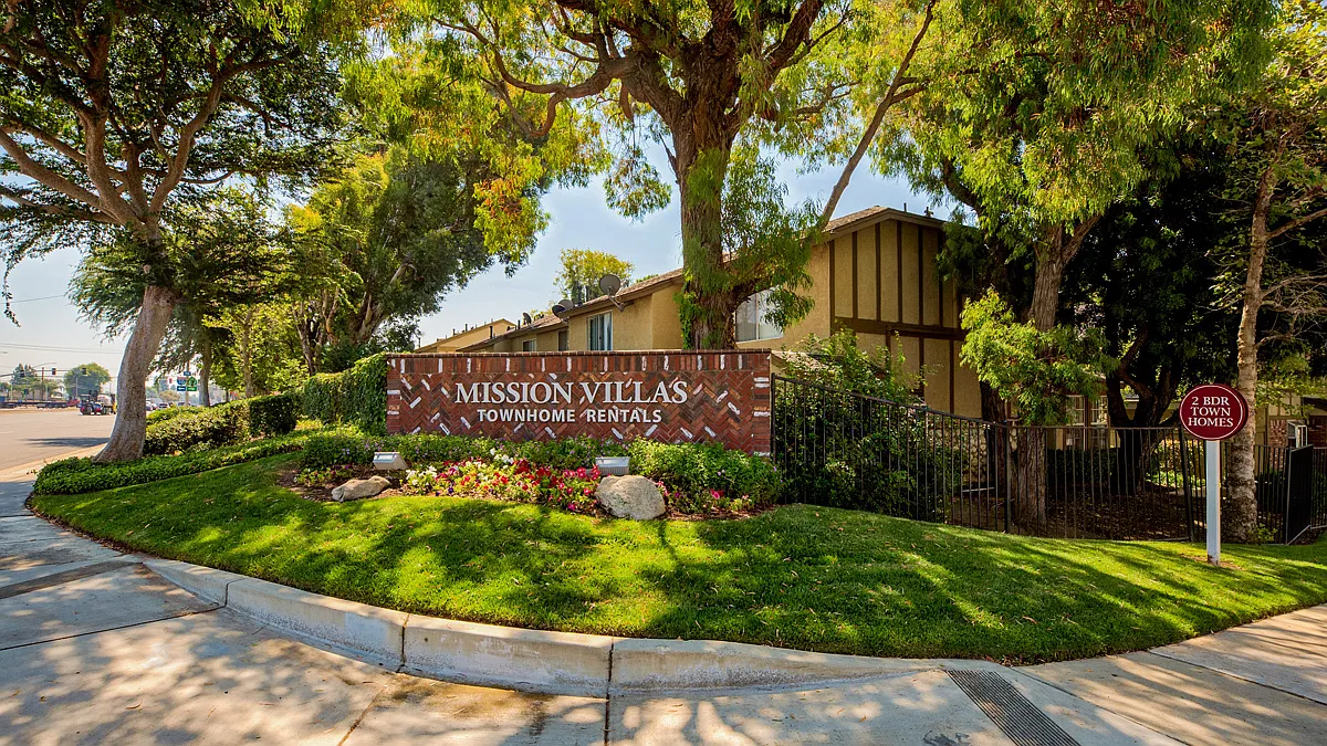 Mission Villas — Photo 1