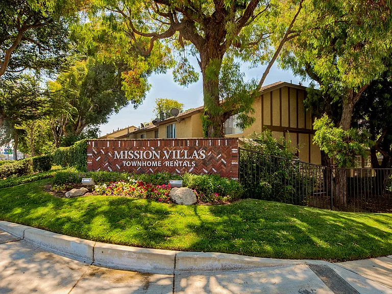 Mission Villas — Photo 1