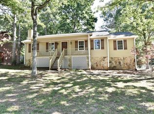 879 Falconcrest Dr, Lawrenceville, GA