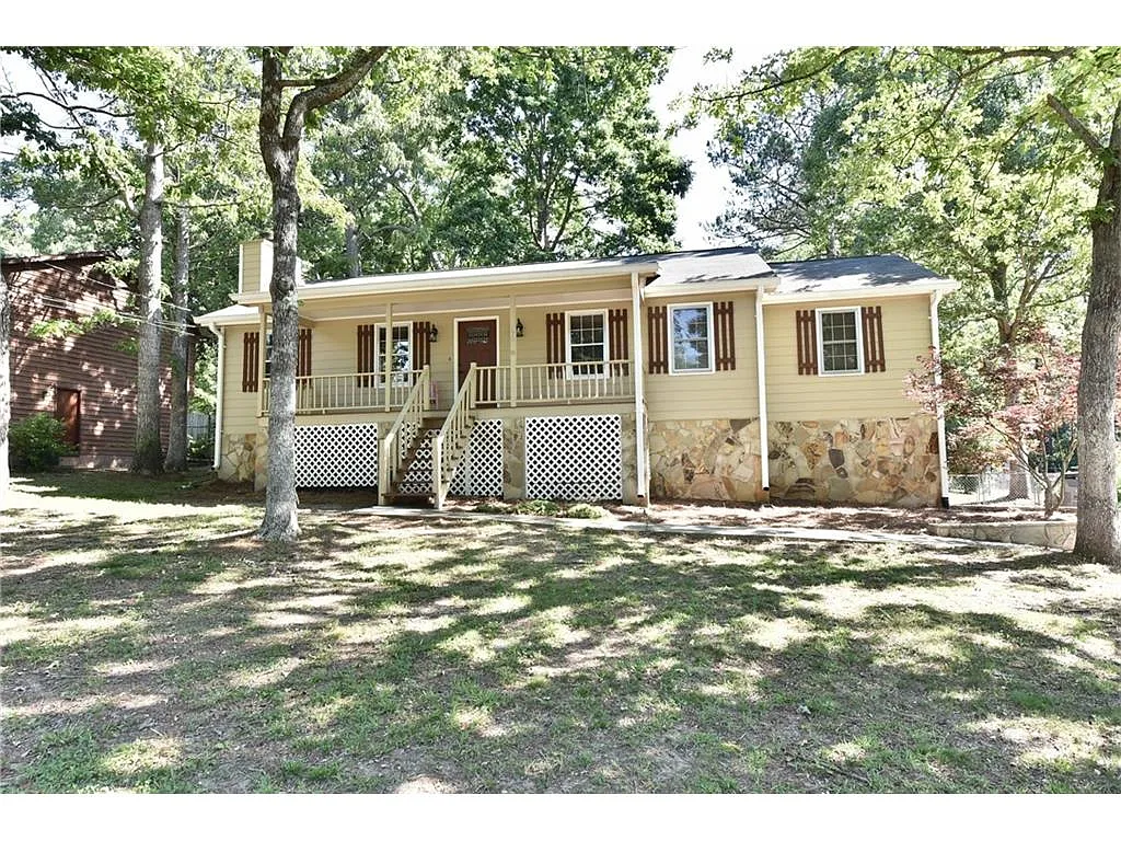 879 Falconcrest Dr photo 1