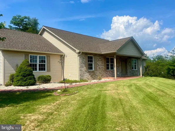 956 S Lakewood Dr, Ridgeley, WV 26753