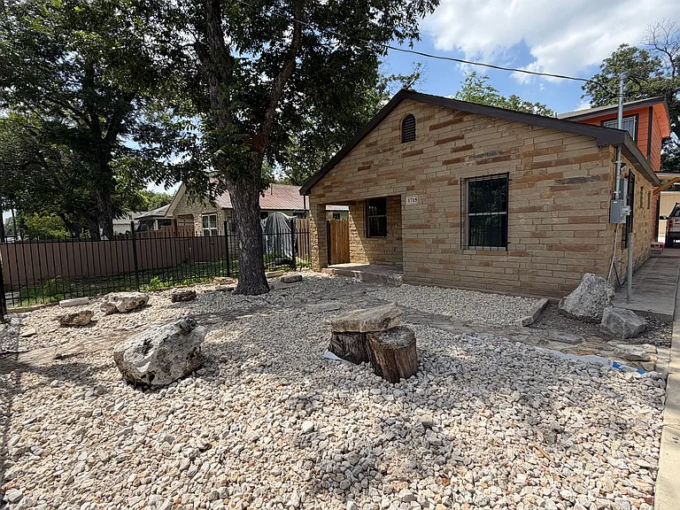 1715 Saltillo St #1 — Photo 1