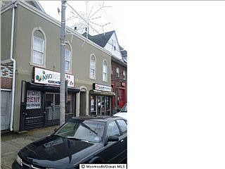 2nd image of 802 Main St