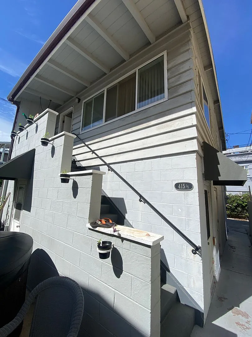 Seal Beach Cottage — Photo 1