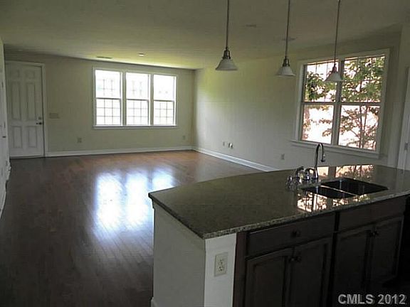 4th image of 120 Steinbeck Way APT A