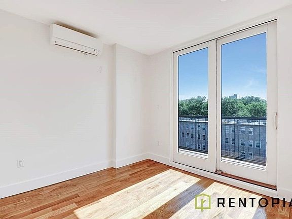 2nd image of 10 Lexington Ave APT 4N