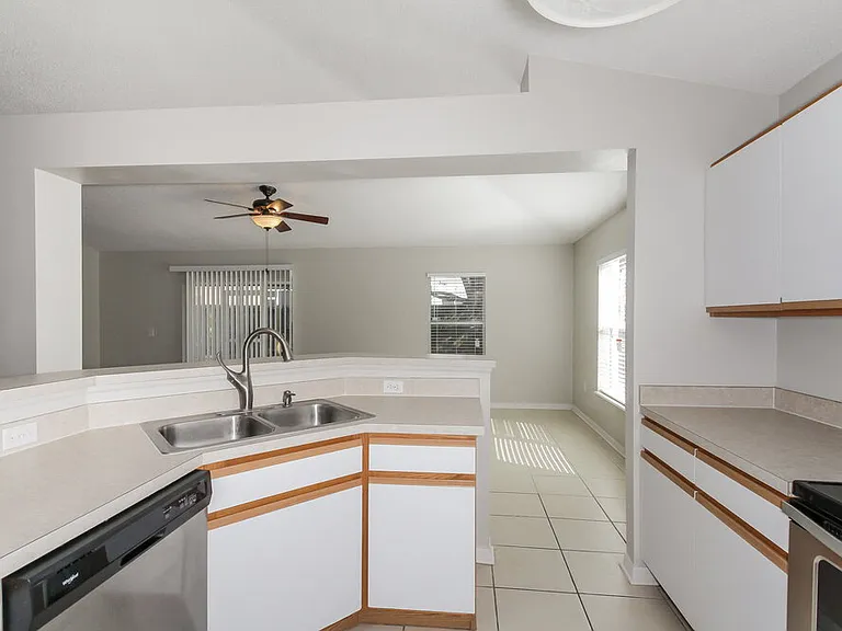 12814 Lake Vista Dr — Photo 7