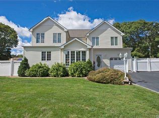 30 Campo Ave, Selden, NY 11784