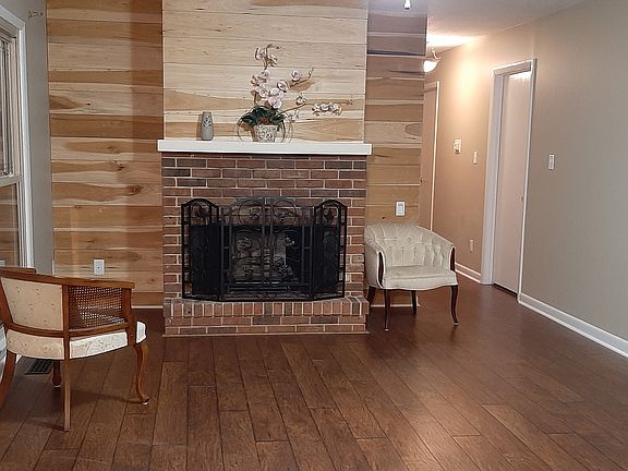 4th image of 716 W Oak Dr